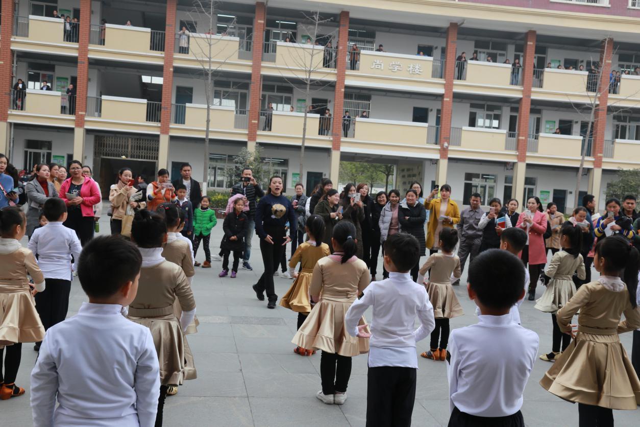 高一“家长会”，家长们都该做点啥？提前计划一下好。