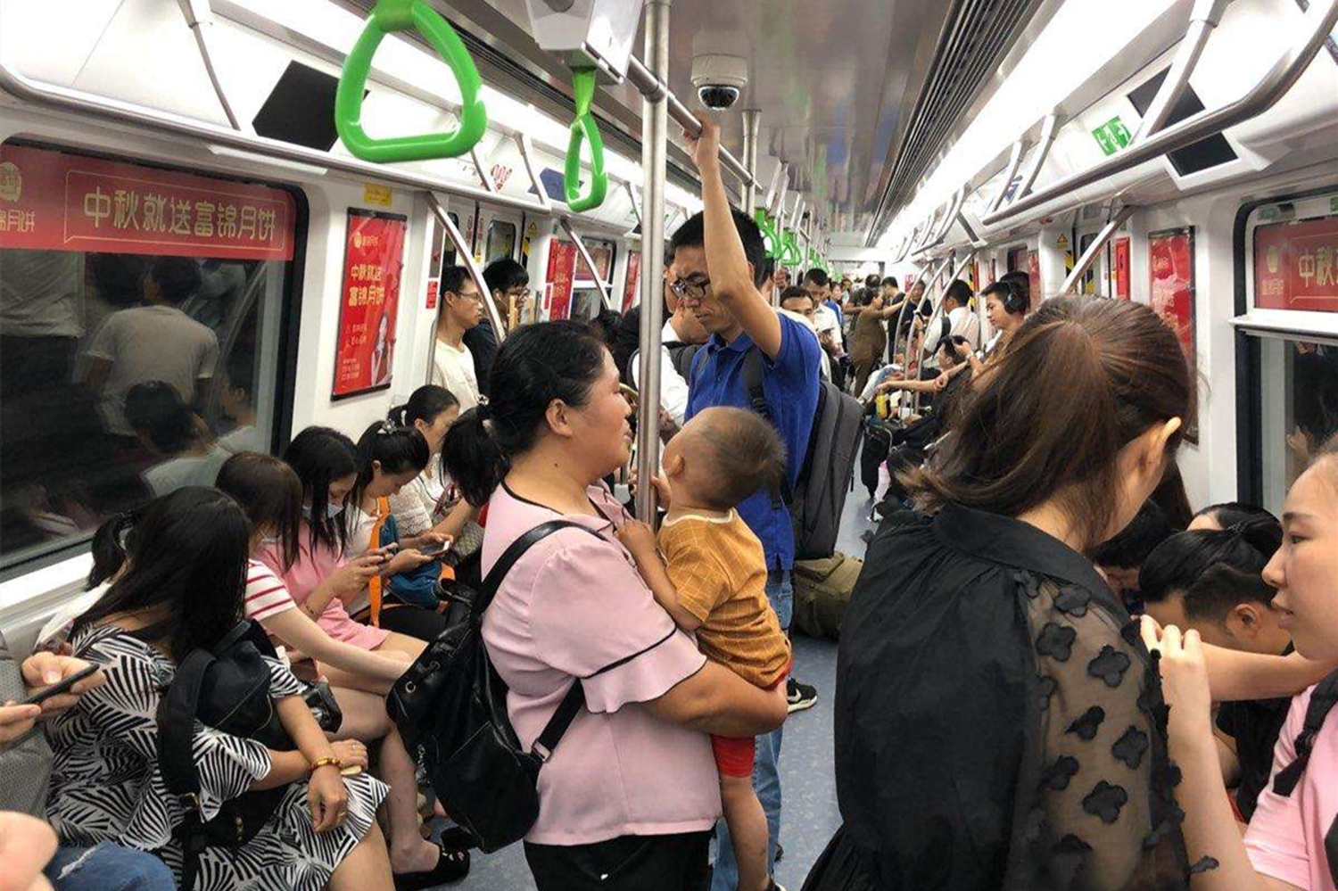 装修吵到孙子睡觉，老人怒斥邻居，邻居的回答令老人“哑口无言”