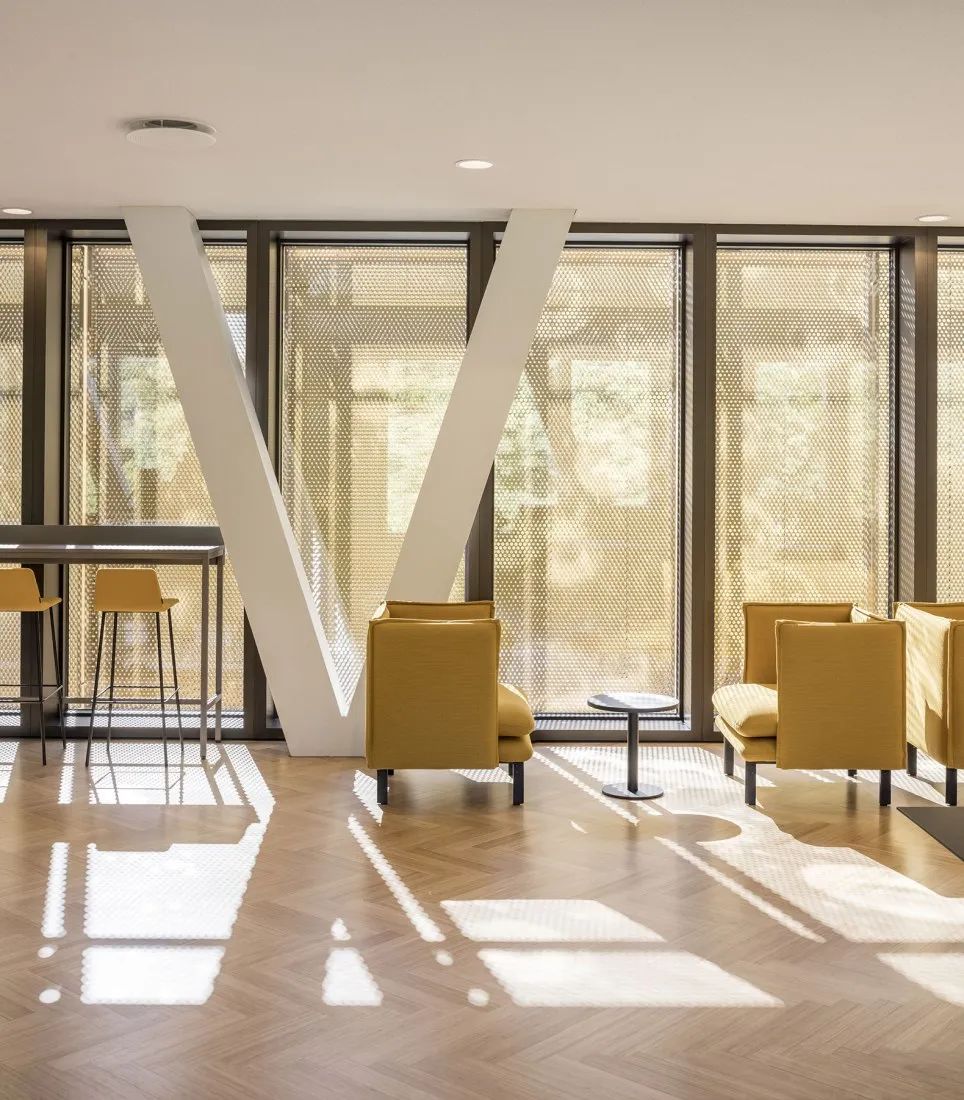 嘉士伯新总部大楼，可回收的黄铜外立面，示范了真正可持续理念