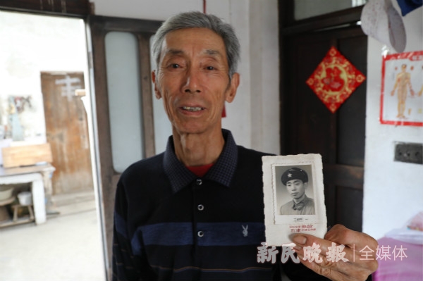 時(shí)隔51年，這對(duì)上海祖孫先后在天安門接受檢閱