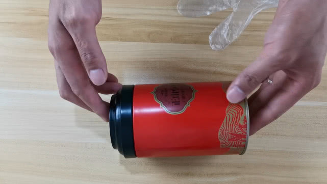 叠一次性手套手工外发（一次性手套的实用用途讲解）
