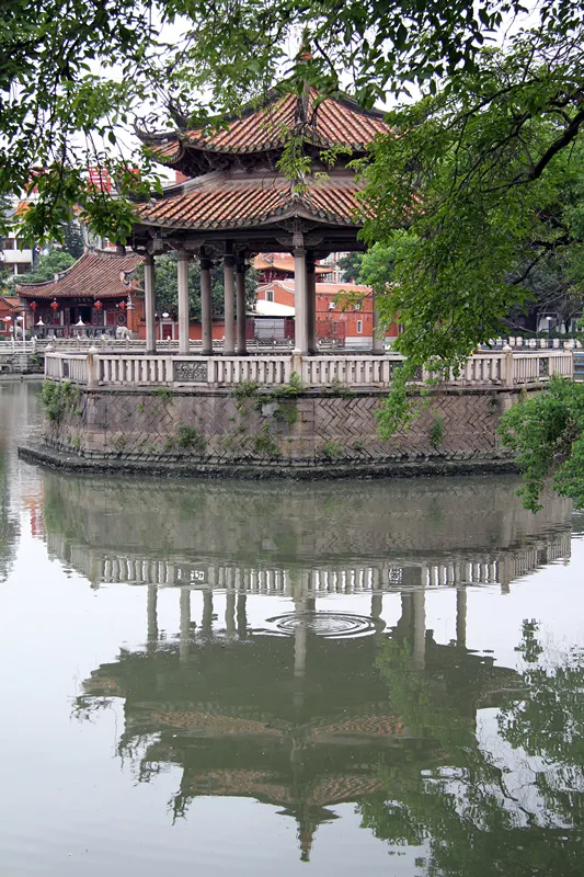 她是中国的“众神之城”,被白岩松赞为“一生至少要去一次的城”