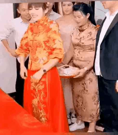 笑死我了！主播整活刷礼物神操作，观众弹幕炸裂疯狂打call