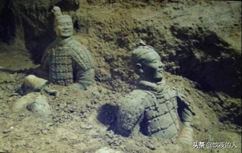 世界十大古建筑奇迹排行榜：从金字塔到长城的震撼遗产