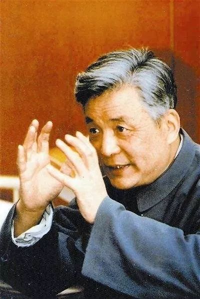 1964��10��13�գ��ҹ���һ��ԭ�ӵ���ըǰ���죬����г����˹���