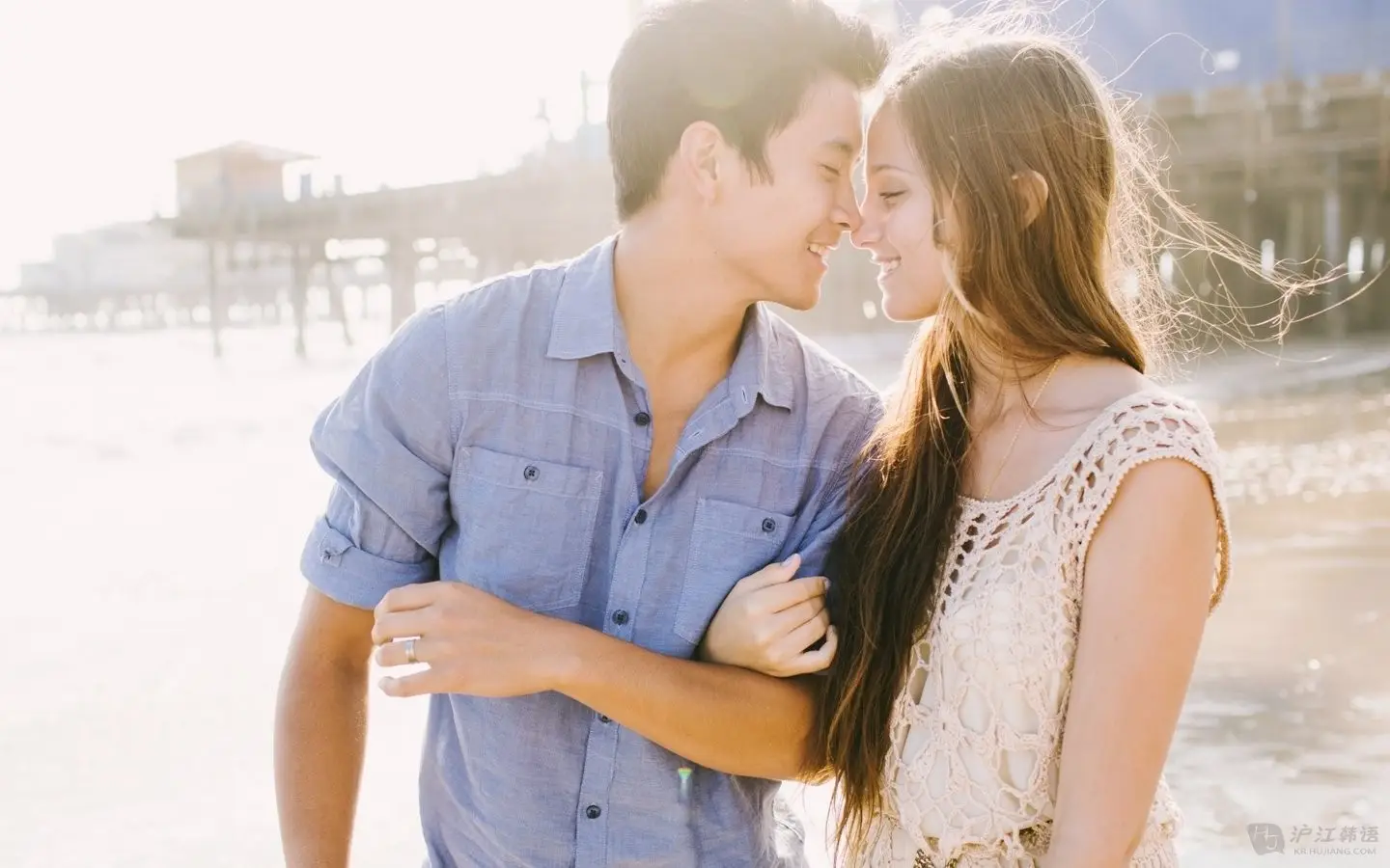 劈腿是啥意思（女友劈腿有哪些征兆）