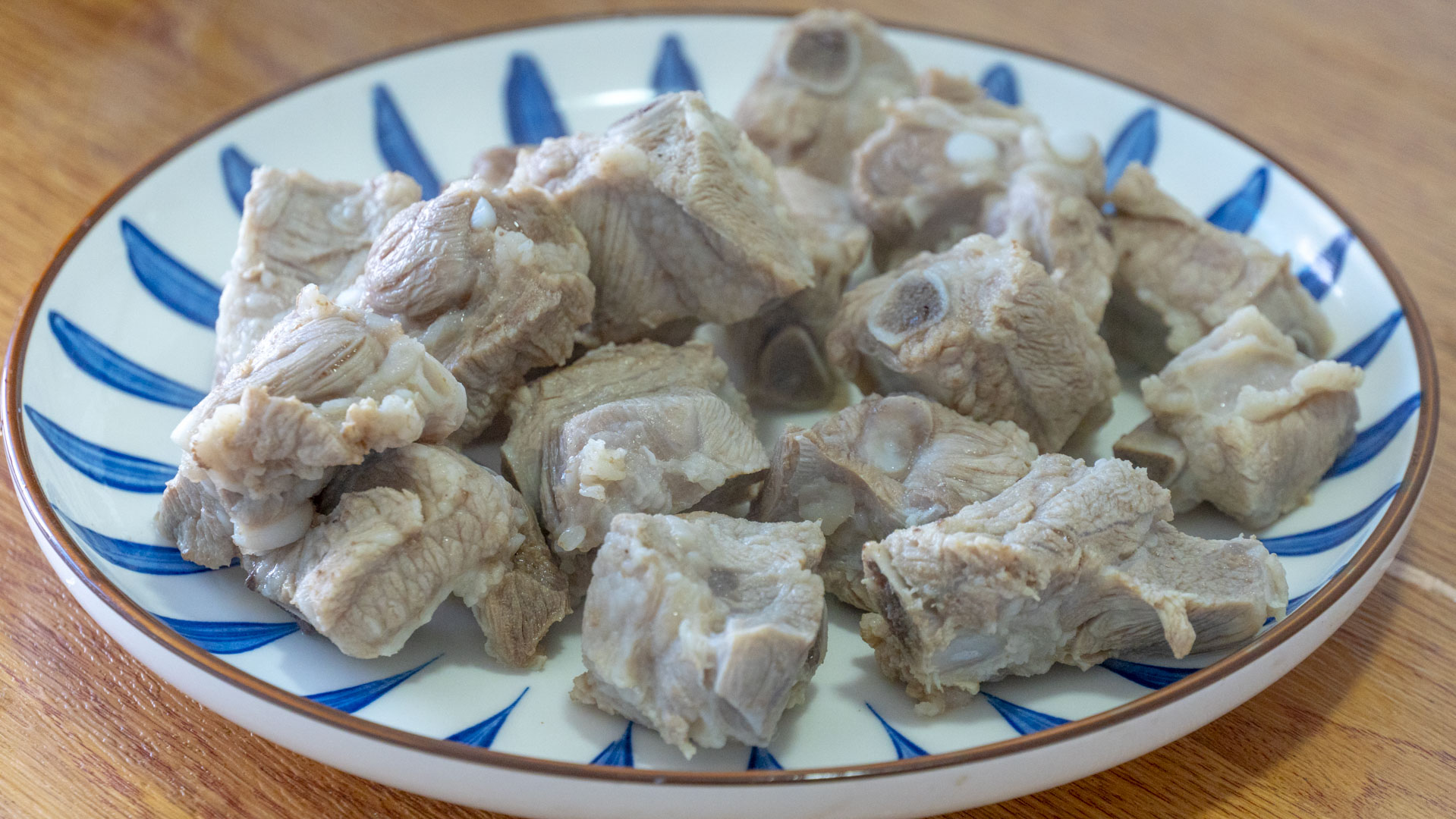 秋冬干燥寒冷，女人要多吃6种食材，补水又驱寒，面如桃花显年轻