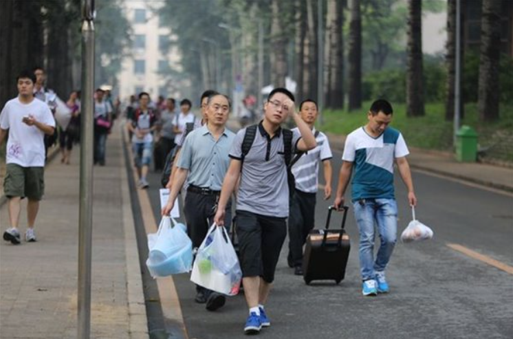 大一新生注意！准新生开学报到要不要带“被子”？过来人给出建议