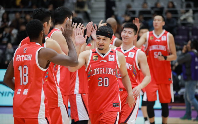 勇士VS76人视频直播地址(今日央视节目单 CCTV5转NBA勇士vs76人 CBA深圳战广州 英超 意甲)