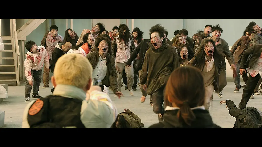 《活着》:一部丧尸电影,硬生生拍成了网剧