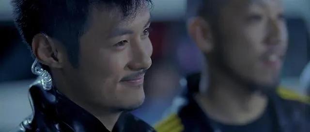 但他始终没有换过服装,这可能让余文乐的粉丝比较抓狂,但在《头文字d