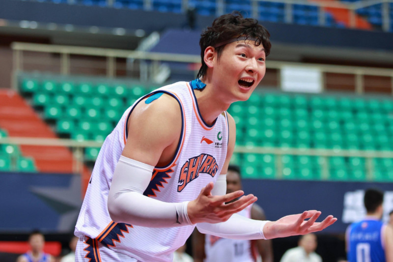 cba球员王哲林哪里人(离nba最近的球员-王哲林,九年福建队生涯,cba