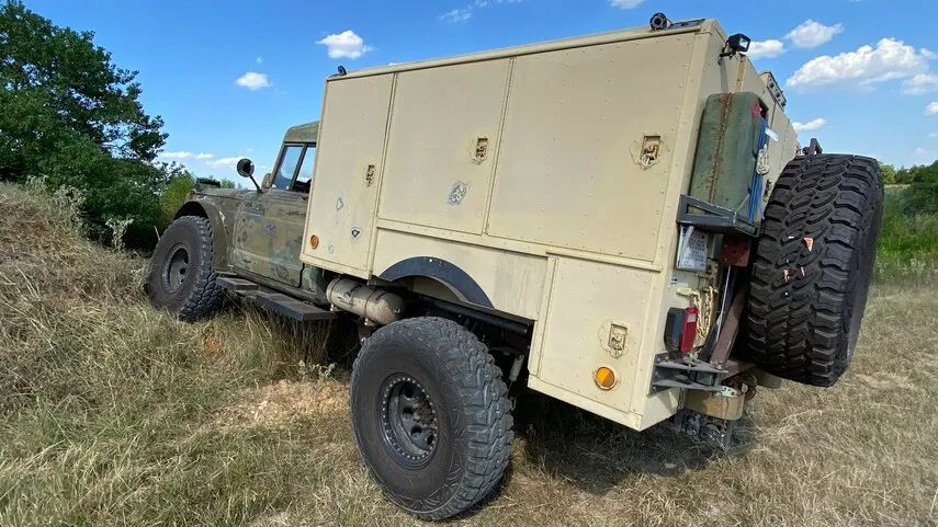 在美国，玩探险穿越都开什么越野车？