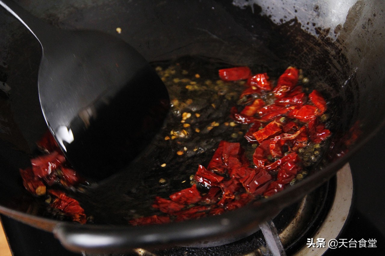 学会这道凉拌贡菜，我相信其它凉拌菜都不在话下了