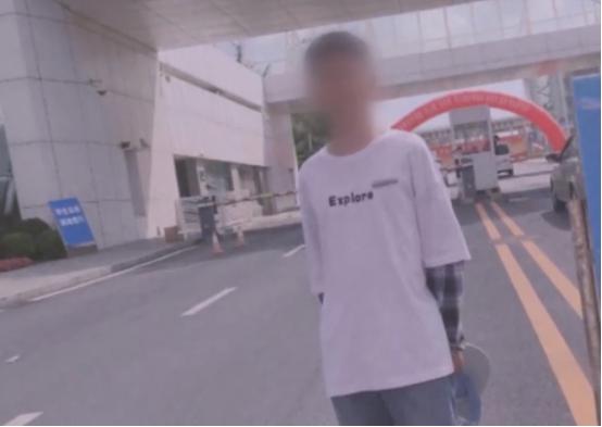 大连一大学新生入学5天就被劝退，原因是无法接受，学校这样回应