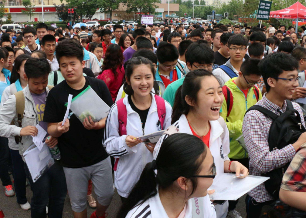 女儿考上民办二本，看到学费后不想去了，老师的话让家长回心转意