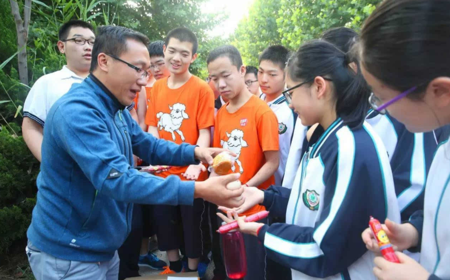 衡中复读生提前开学，引发众多应届生不满，这样的教育不公平