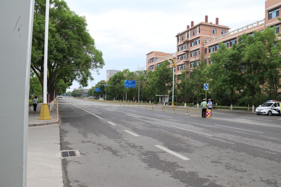 迁安高考第一天，来看考场外的众生态