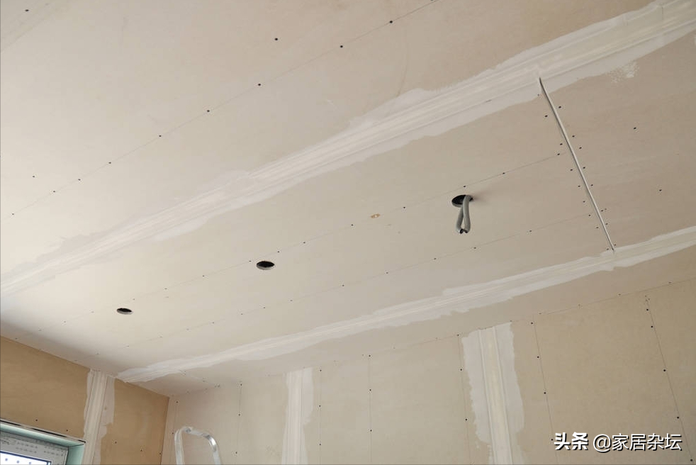 石膏板吊顶下垂和开裂的原因有哪些？怎么处理？怎么预防？