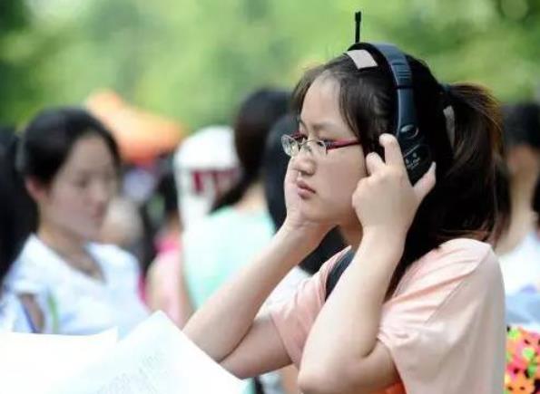 中高考将迎来大变化，英语主科地位面临威胁，或将被小语种取代
