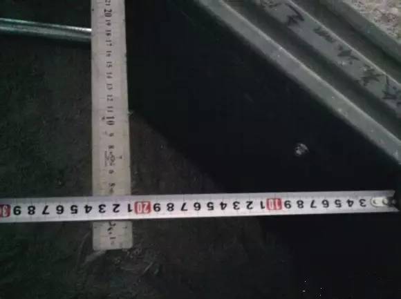 桥架不**要45°弯，如果空间允许，越小的角度越利于放电缆