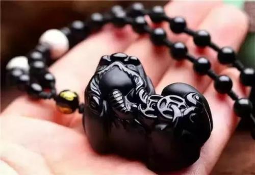 盘点：黑曜石的四大功效与作用，黑曜石寓意是什么？