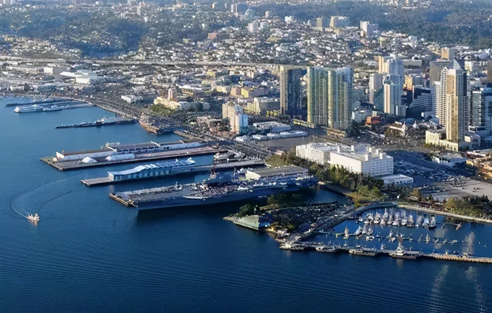 极端西南角,是圣迭戈县的首府和圣迭戈-卡尔斯巴德-圣马科斯都市圈的