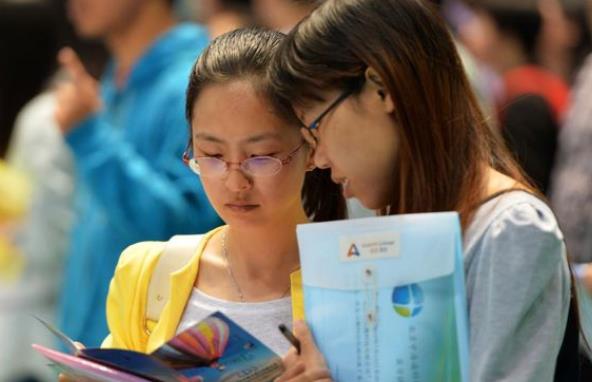 大学里含金量高的证书，大学生尽量考下来，毕业后将有助于就业