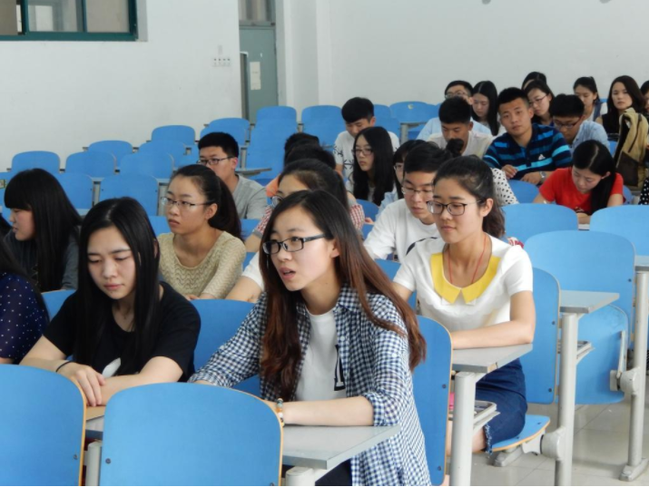 大学入党有“硬性要求”，学生在大一就应做好规划，学生不能忽视