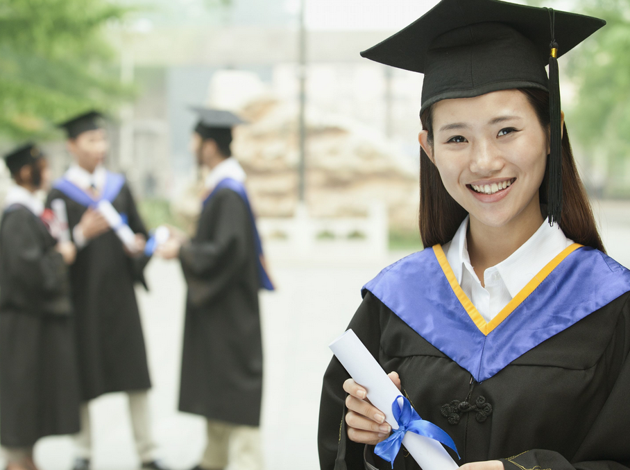 李佳琦“高中学历”受质疑，南昌大学回应，系工作原因提前离校