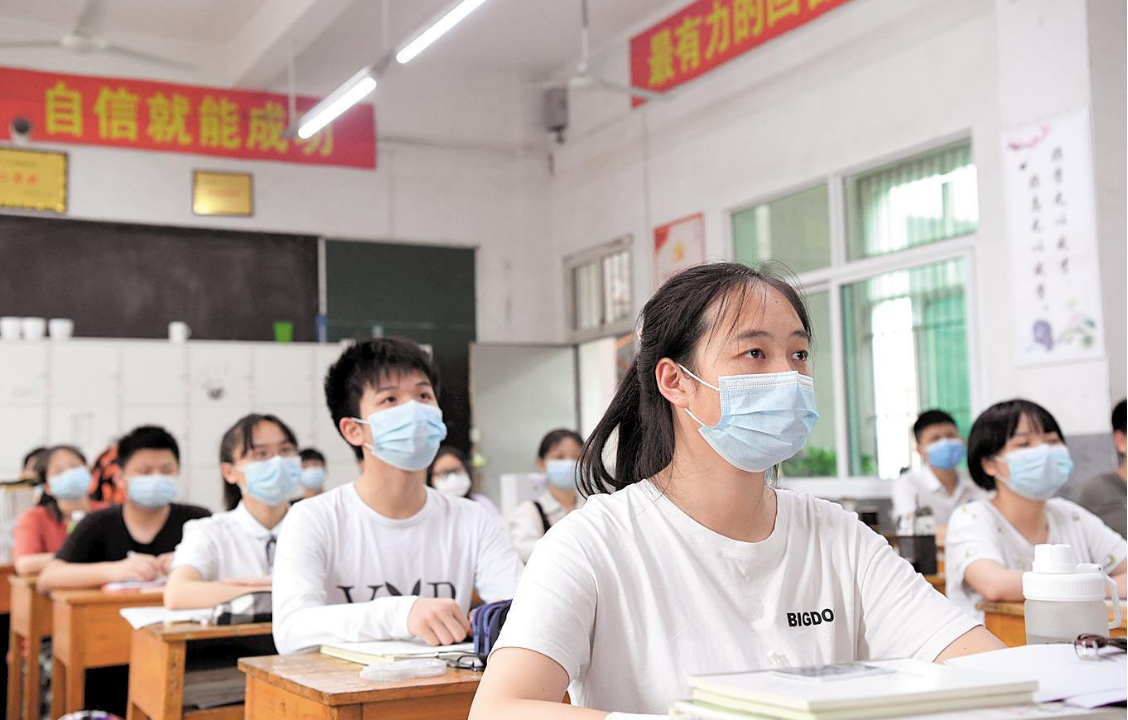 女儿考上民办二本，看到学费后不想去了，老师的话让家长回心转意
