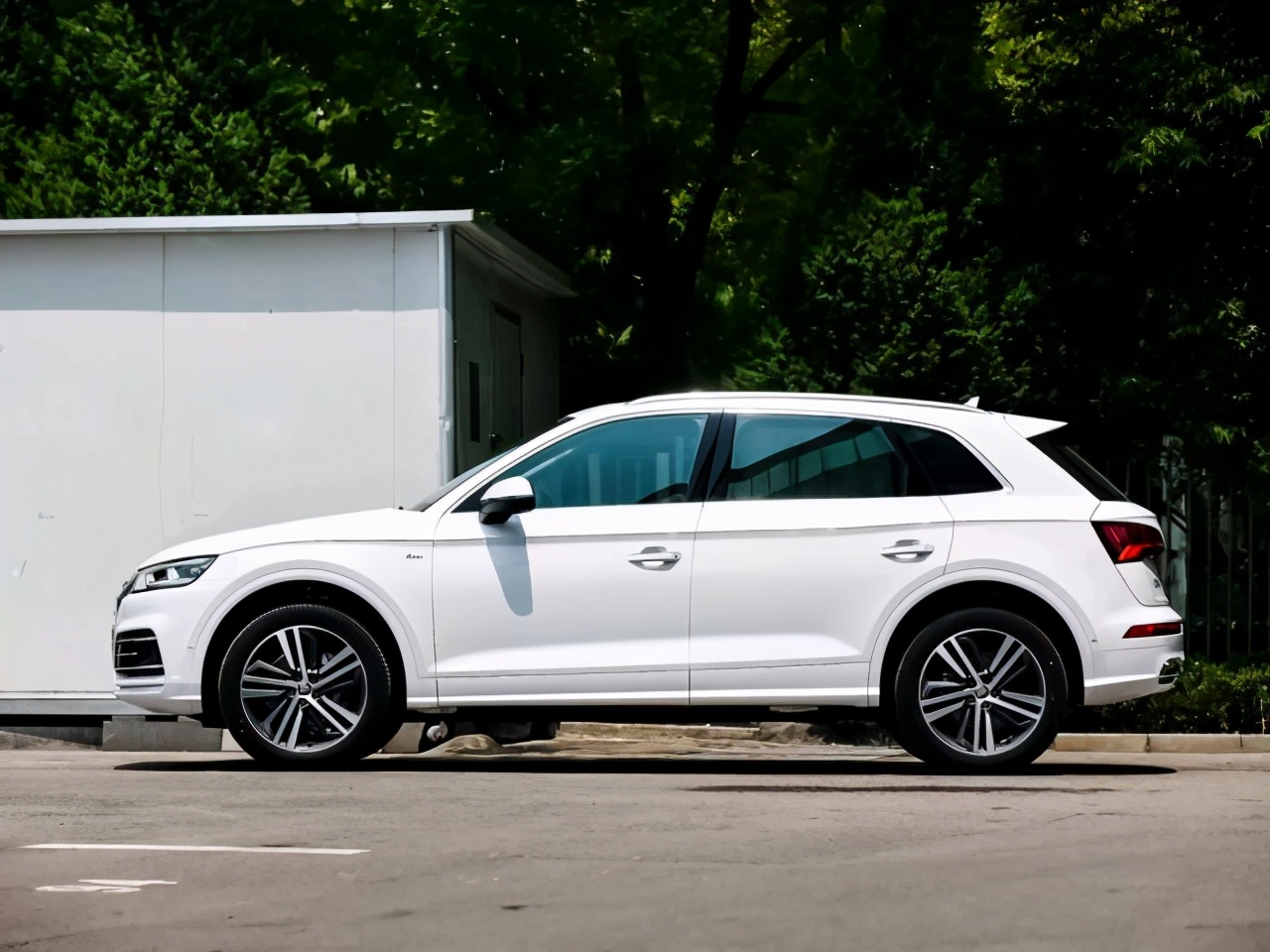 奥迪Q5L车主画像：哪些人群偏爱这款豪华中型SUV？