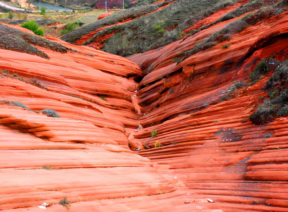 陕西旅游：走进榆林靖边地区波浪谷（图）