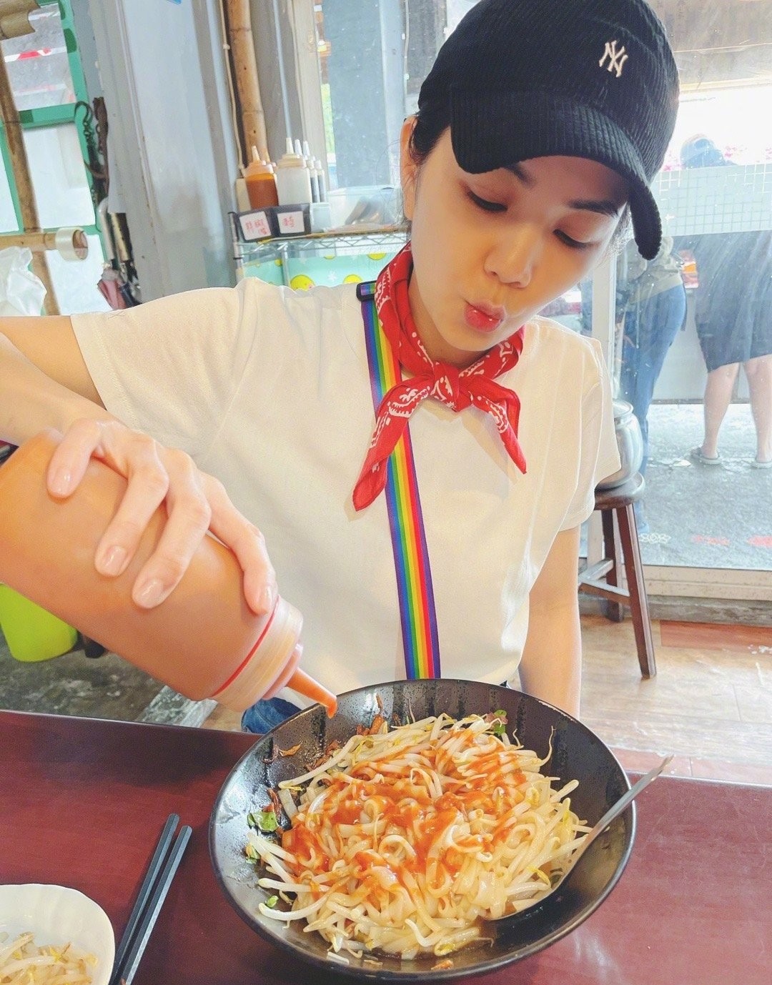 ella育儿观引争议，多次没穿衣服被4岁儿子看到，直言把他当朋友