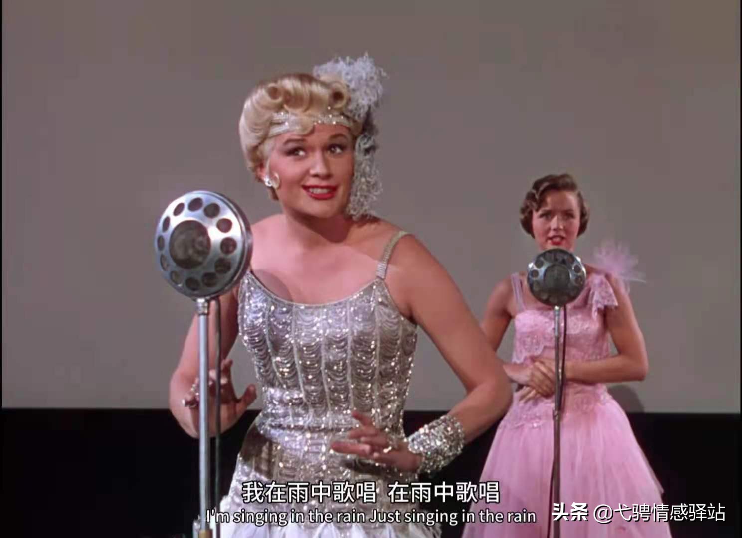 雨中曲:从万人空巷到洋相百出,大明星琳娜如何打烂了一手好牌?