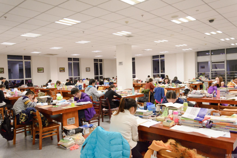 武汉大学一学生坠楼身亡，疑似考研发挥失常，大家觉得值得吗？