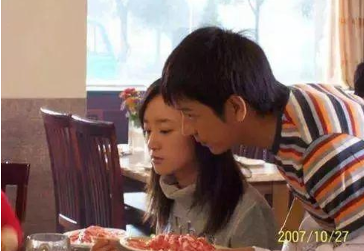 娇妻连剖4胎还“狼吻门”出轨？被阿娇声讨的陈浩民靠烂片养家？