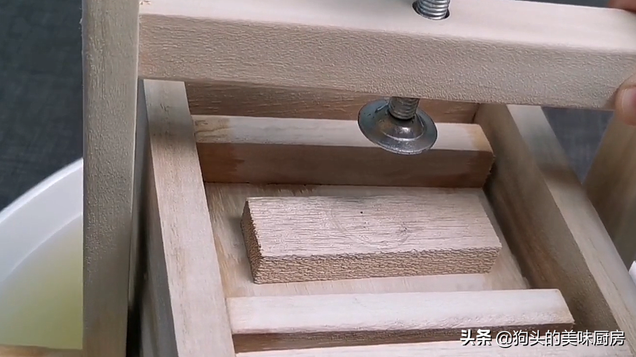 想吃豆腐不用买，电饭锅就能做，不加添加剂，又白又嫩跟买的一样