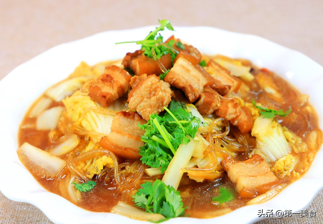 白菜豬肉燉粉條,白菜豬肉燉粉條的家常做法