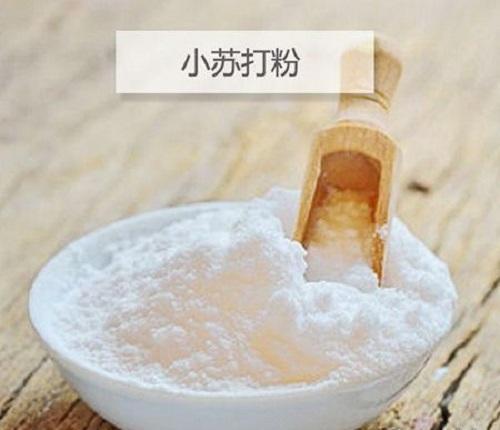 家里刷了白墙，没几天就脏兮兮，教你一个小窍门，墙壁就像冲刷的