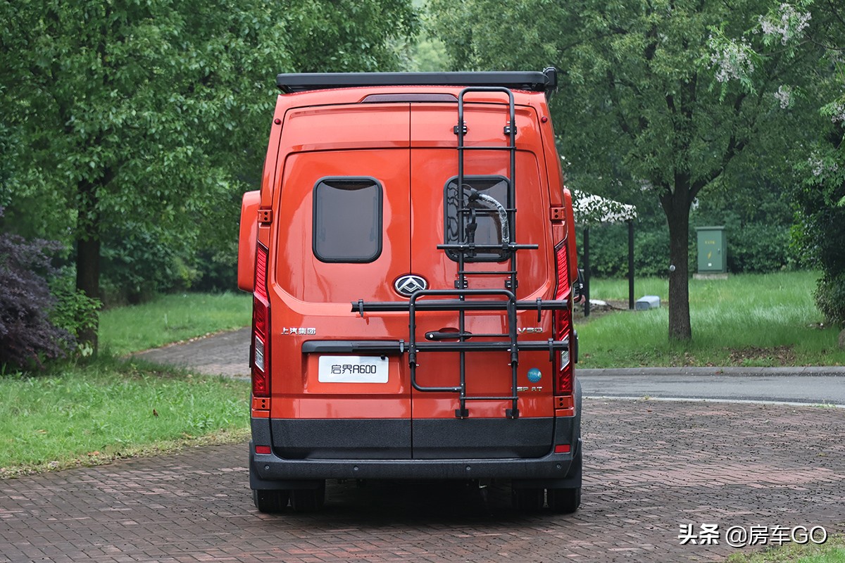 奇瑞推出1张床房车,为年轻情侣设计,一居室带浴室厨房