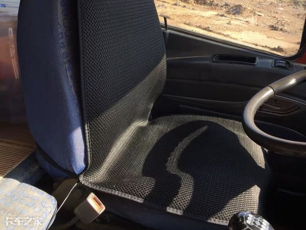 夏天驾驶室里必备3种消暑“神器”，卡友：卡车原厂标配这么难？