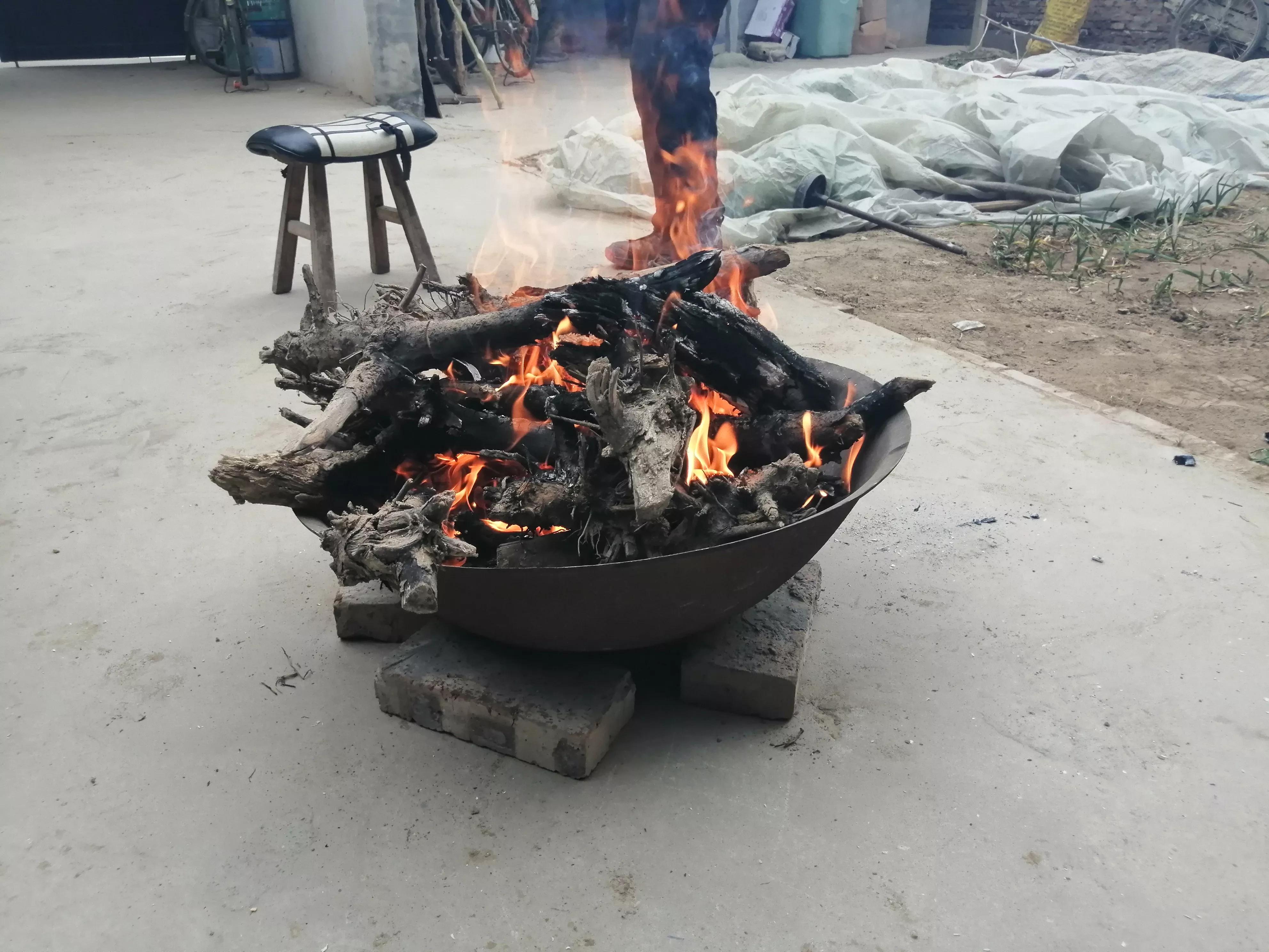 冬天,烤火是一个非常温暖的词