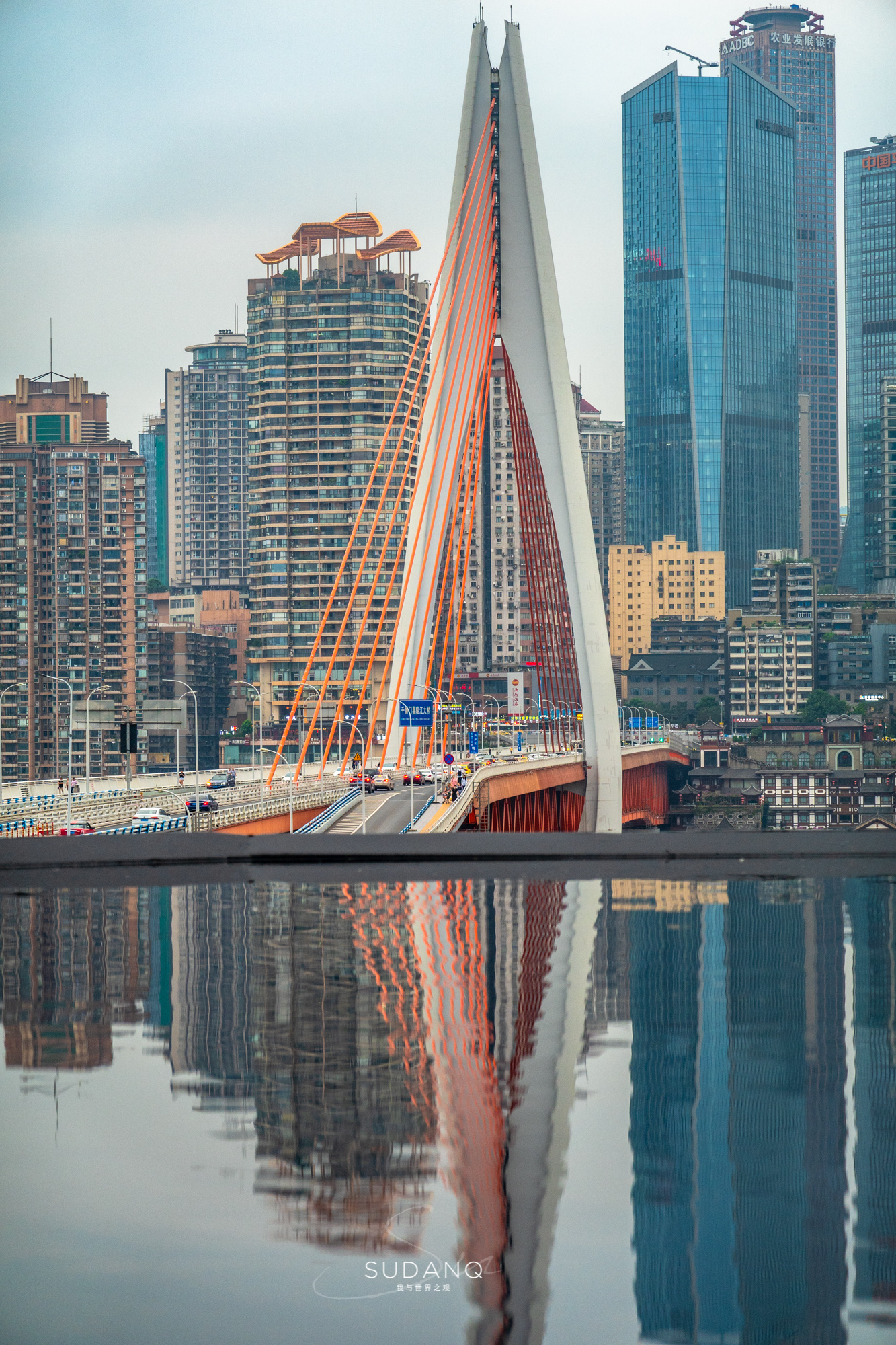 重慶洪崖洞的橋是什麼橋(重慶千廝門大橋,世界最大跨徑單塔單索麵斜拉