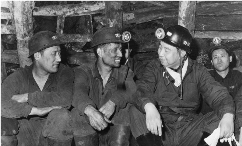 意外收到一封“意见信”，华国锋回复：破除个人迷信请从我开始