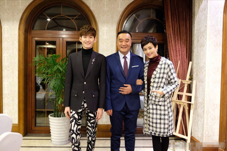 富太太专业户李颖晒化妆视频，52岁保养得宜似少女，曾靠美貌出圈