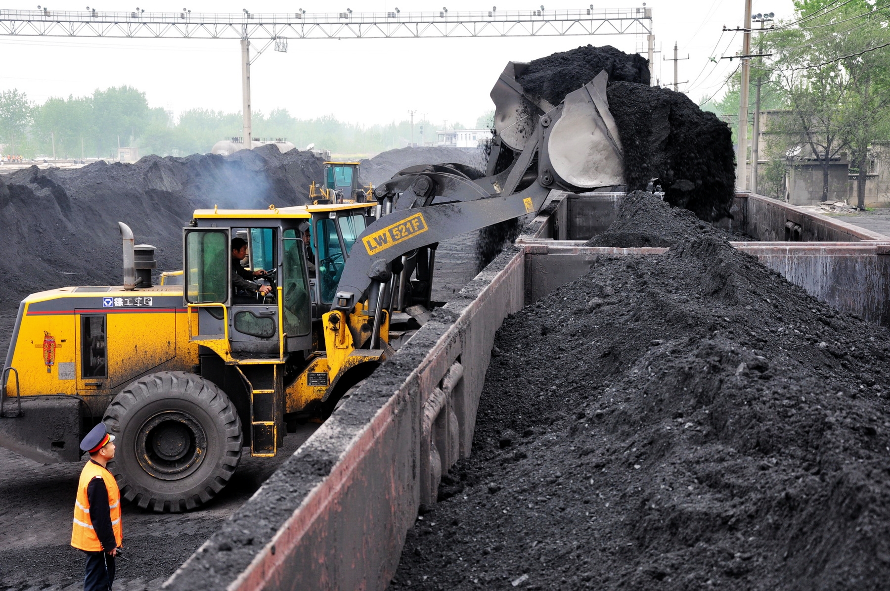 国家铁路电煤发送量持续高位运行直供电厂存煤皆达7天以上