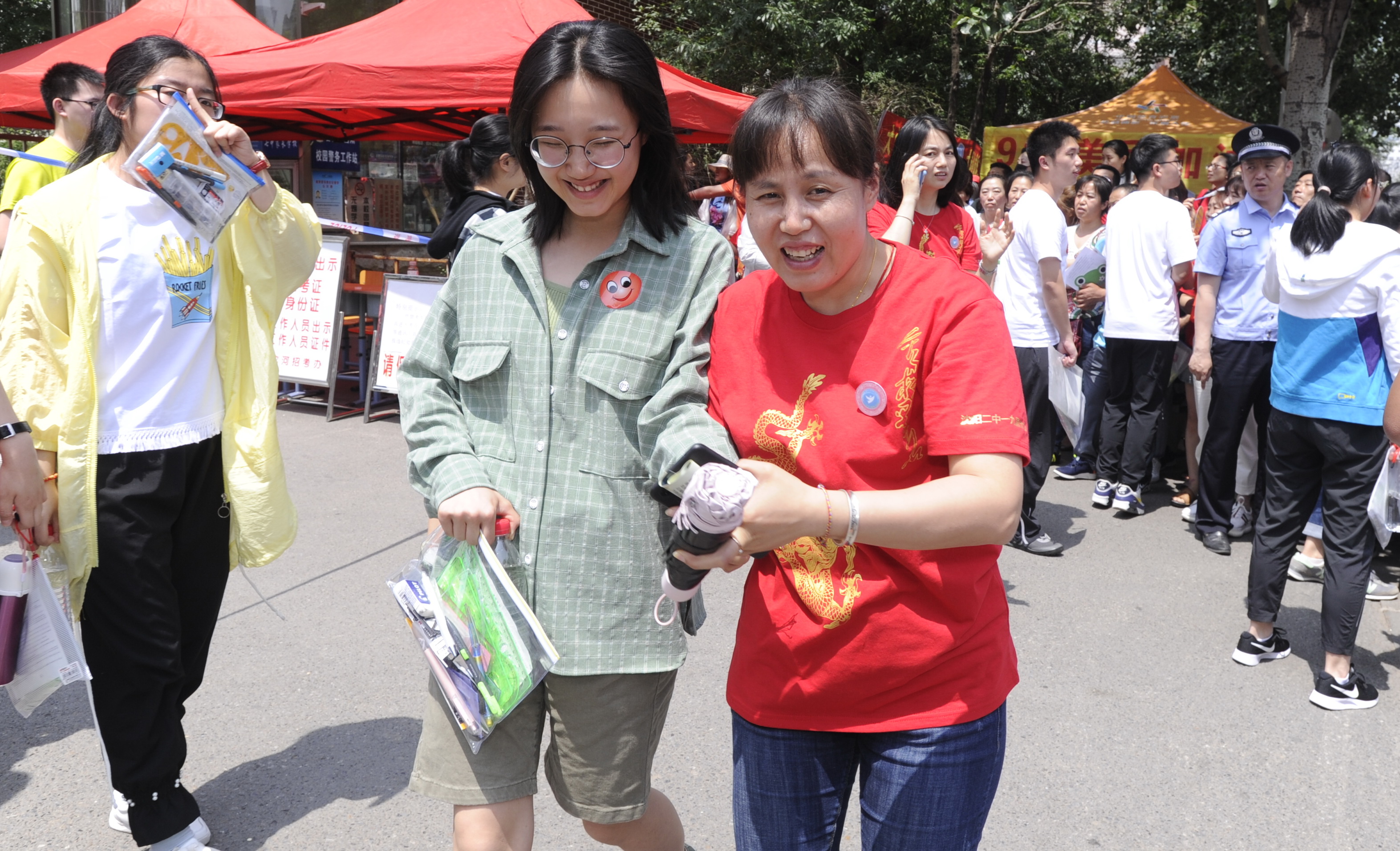 辽宁高考作文青春爱国主题 考生：题熟悉，答得顺