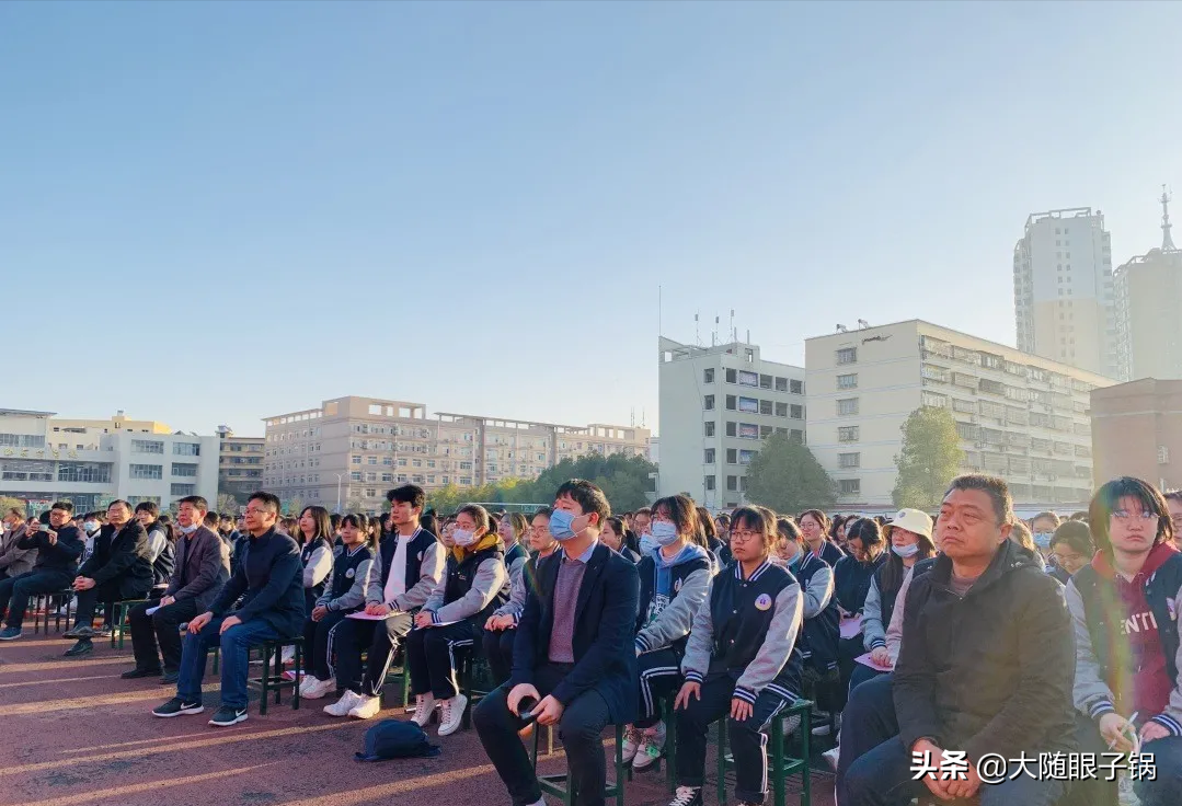 点燃激情，赢在高考：随州二中高考百日誓师大会