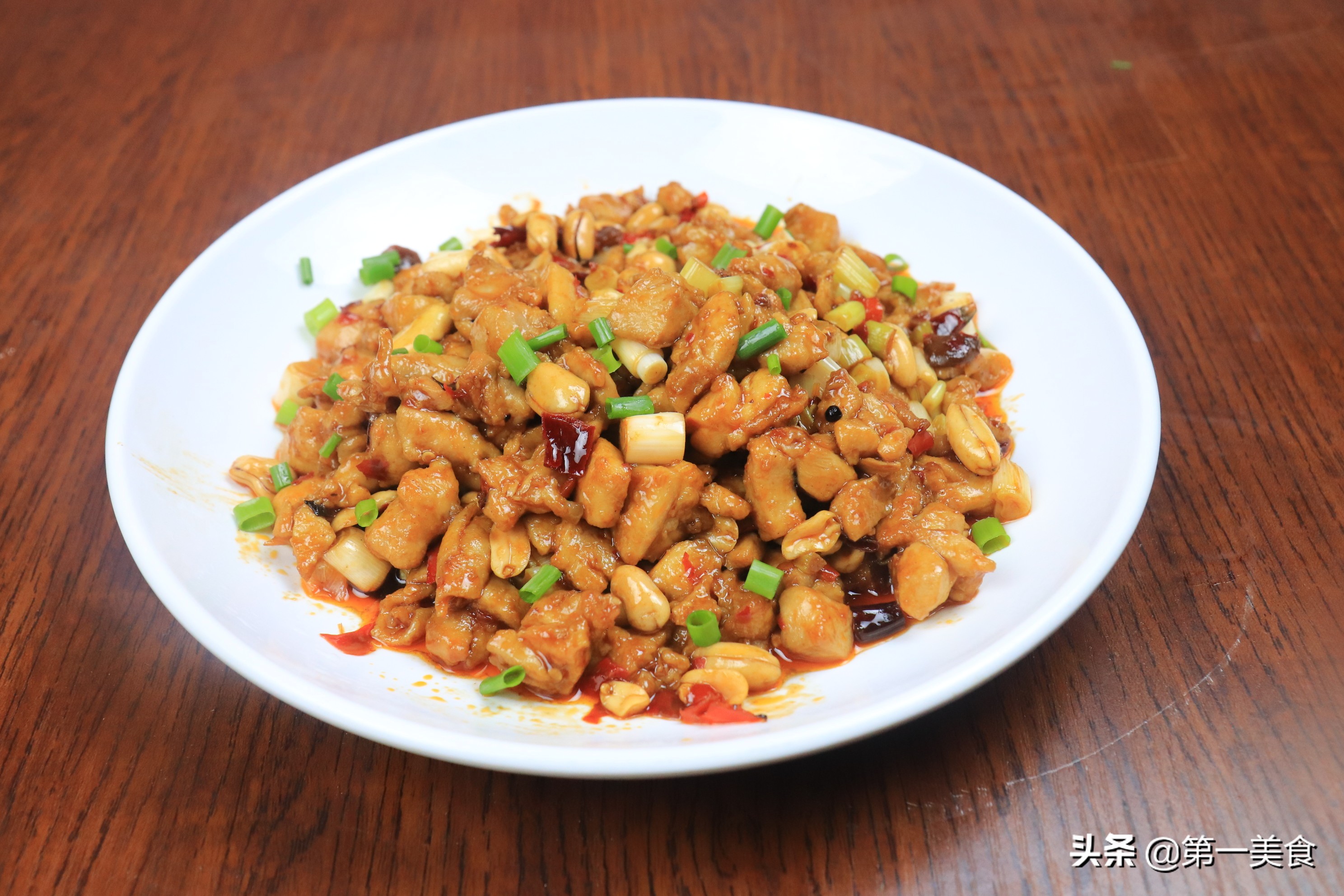 做宫保鸡丁用鸡胸肉还是鸡腿肉(宫保鸡丁可以用鸡胸肉做吗)